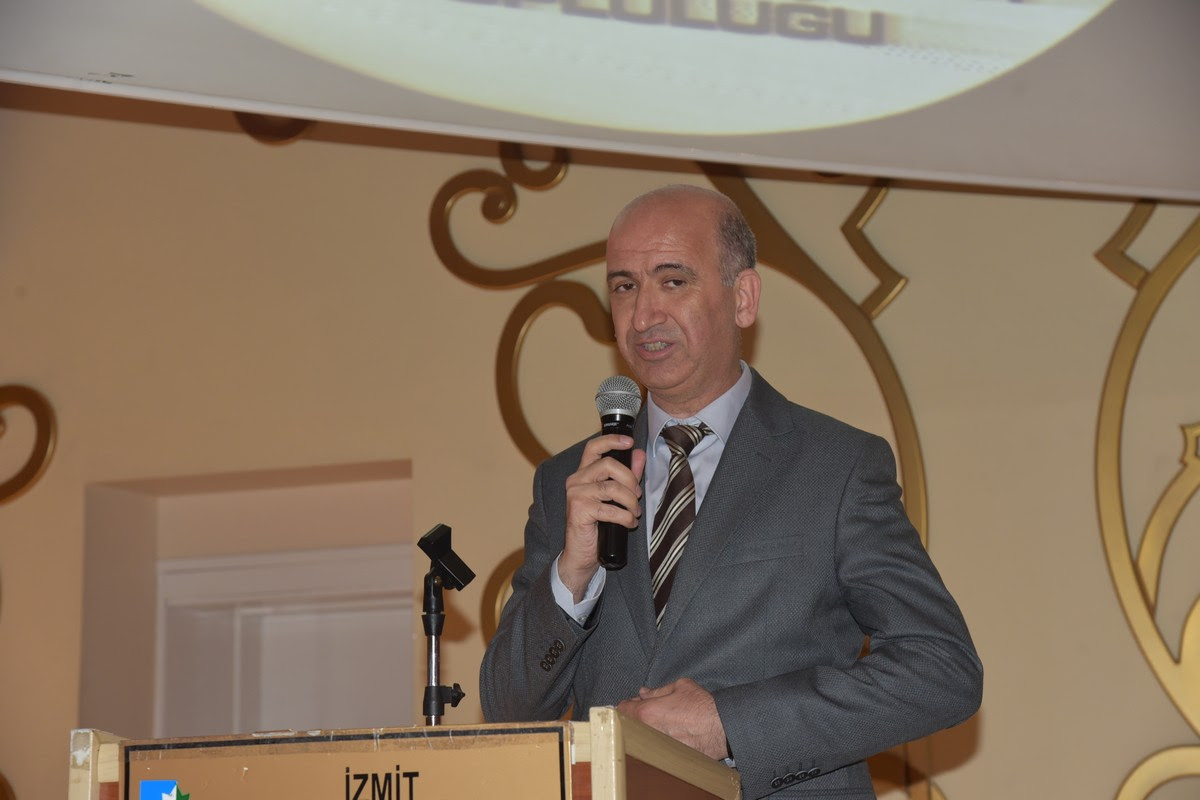  İzmit Belediyesi Coşkun Aral'ı sevenleriyle buluşturdu