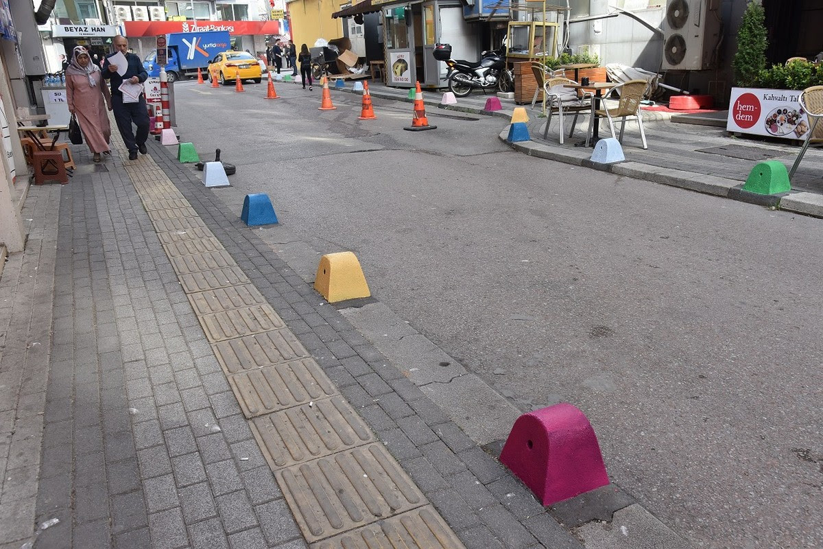 İzmit caddelerine de cemre düştü