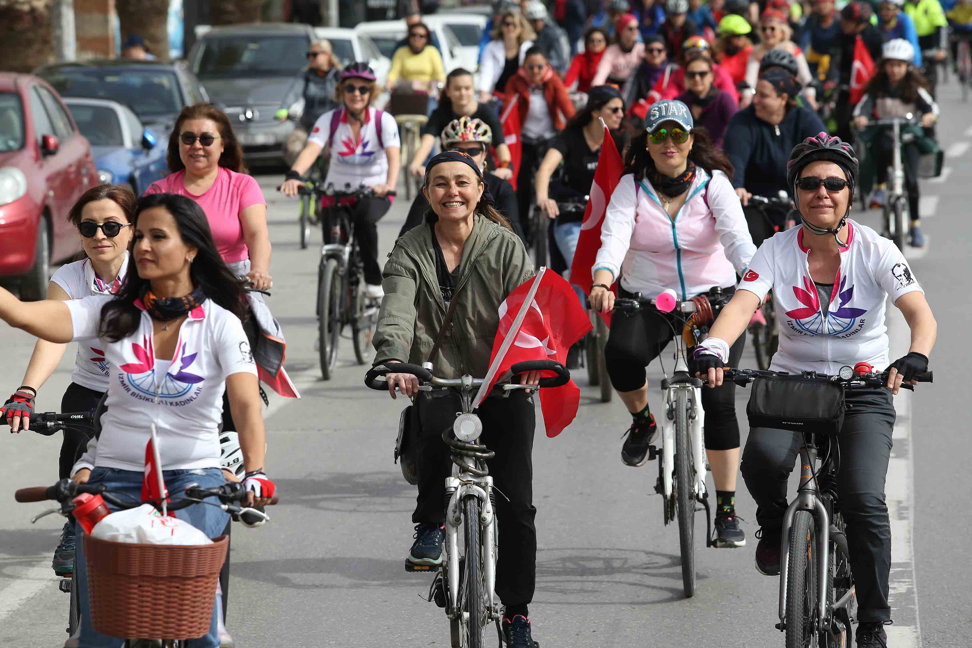 Karşıyaka'da dolu dolu 8 Mart!