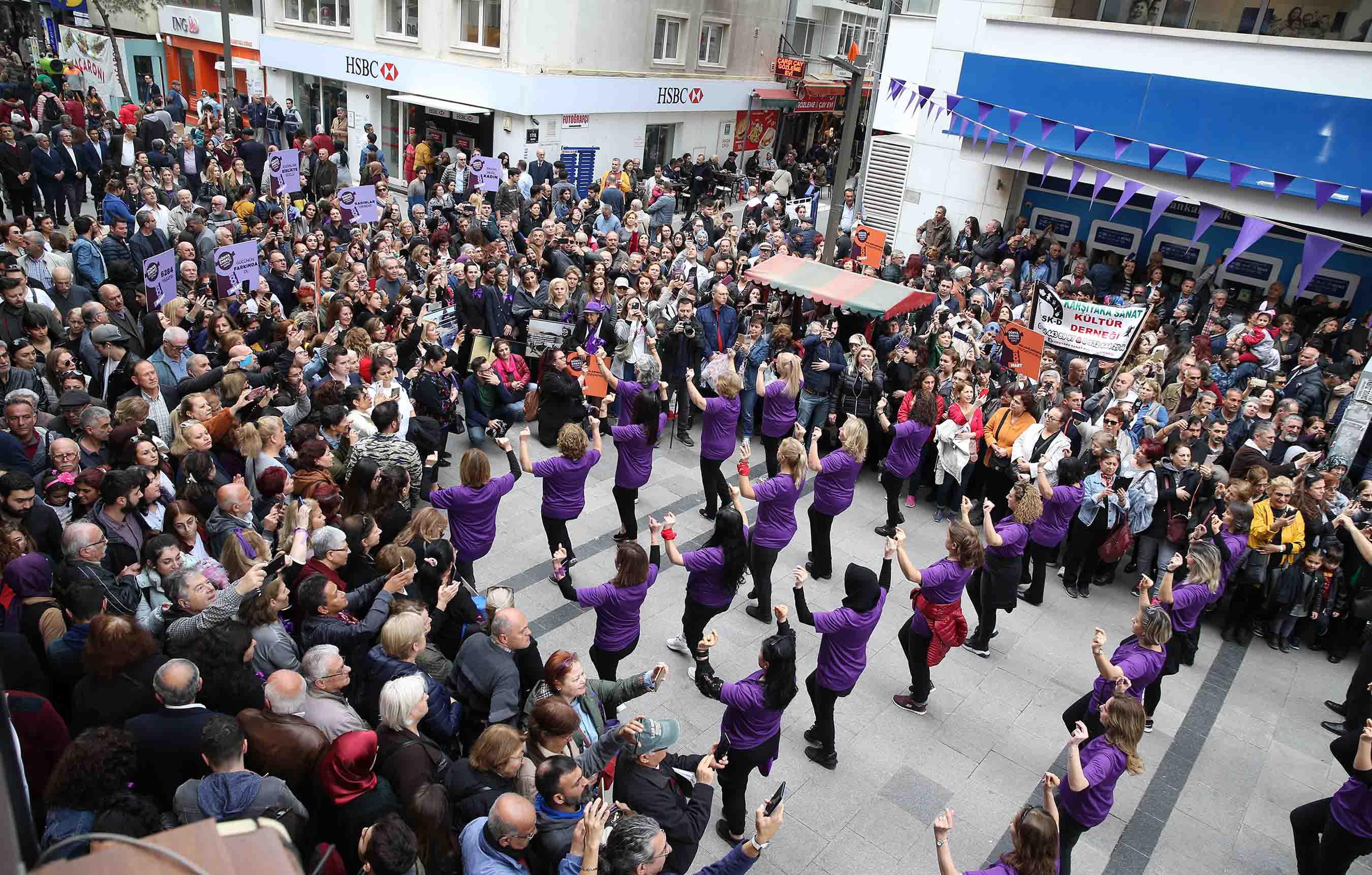  Karşıyakalı kadınlardan eşitlik ve adalet çağrısı