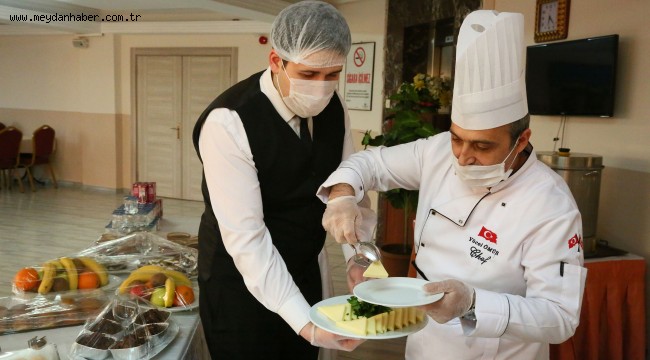 KEÇİÖREN BELEDİYESİ, KORONAVİRÜS TEDBİRLERİ KAPSAMINDA HUZUR EVİNDE ODALARA YEMEK SERVİSİ SİSTEMİNİ BAŞLATTI​BAŞKANI ALTINOK: HUZUREVİNDE KALABALIK ORTAMLARIN OLUŞMASINI ÖNLÜYORUZ