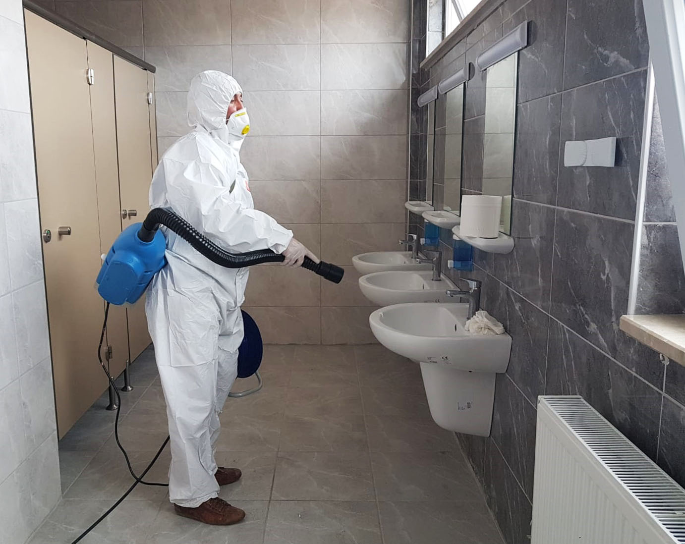 ​  ​KEÇİÖREN BELEDİYESİNDEN DEZENFEKTEYLE OKULLARDA CORONA ÖNLEMİ