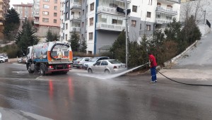 KEÇİÖREN'DE SOKAK VE CADDELER ÖNCE YIKANIYOR SONRA DEZENFEKTE EDİLİYOR