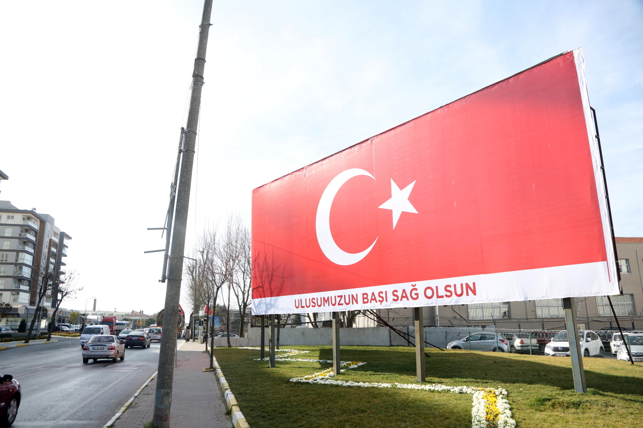 KÜÇÜKÇEKMECE ŞEHİTLERİMİZİN ARDINDAN AL BAYRAĞA BÜRÜNDÜ