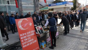 Menemen'de İdlib şehitleri için lokma döktürüldü