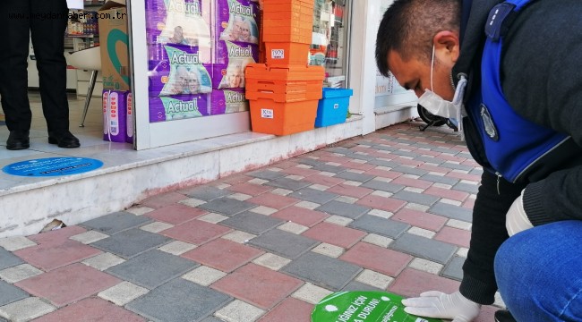 Ödemiş Belediyesi'nden "sosyal mesafe" çıkartmaları