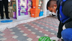 Ödemiş Belediyesi'nden "sosyal mesafe" çıkartmaları