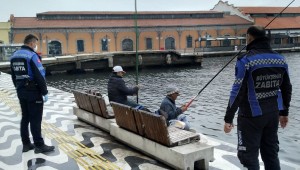 Park bahçe ve sahiller ıssız kaldı
