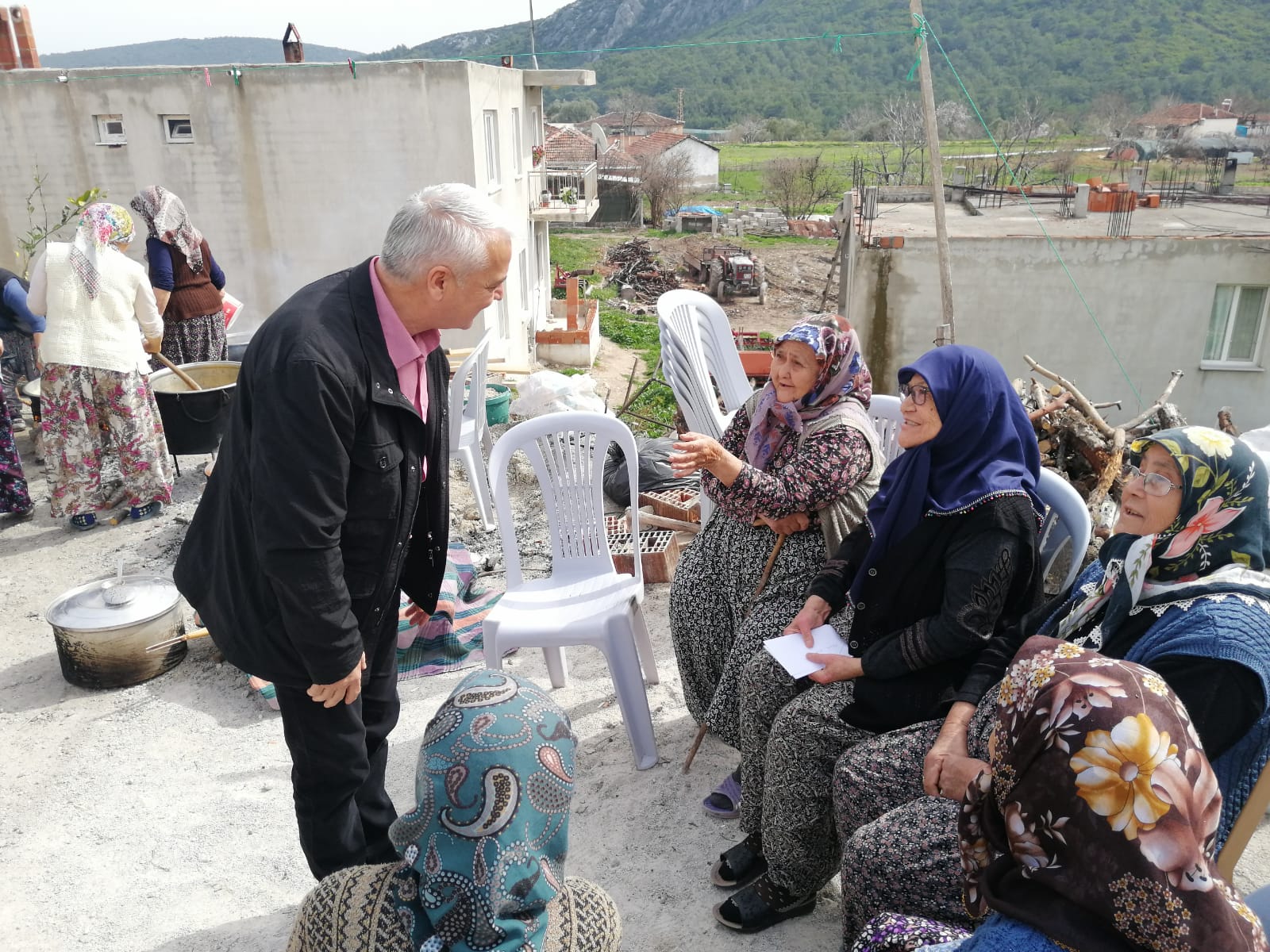Saruhanlı Belediye Başkanı Zeki Bilgin Düğüne Katılmak İçin Gittiği Mahalleye Düğün Salonu Sözü Verdi