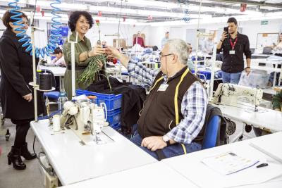 Tunç Soyer Roteks Tekstil'de kadınlarla bir araya geldi