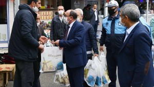 ANKARA BÜYÜKŞEHİR BELEDİYESİ ULUS HALİ'NDE MASKE, ELDİVEN VE DEZENFEKTAN DAĞITTI