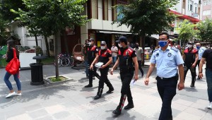 Bağcılar'da polis-zabıta birlikte maske denetimi yaptı