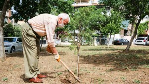 Buca'nın 25 yıllık park gönüllüsü Sami Güler