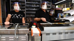 Büyükşehir'den Kemeraltı esnafına koruyucu ekipman desteği