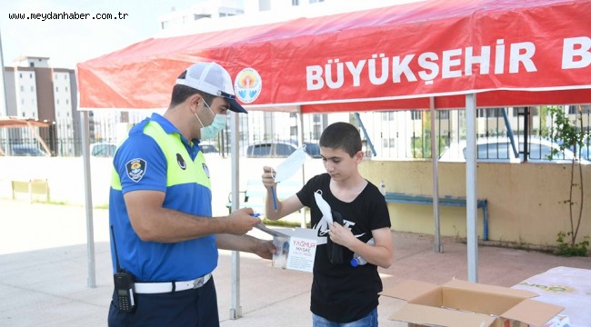 Büyükşehir'den LGS'ye giren öğrencilere su, maske ve kalem
