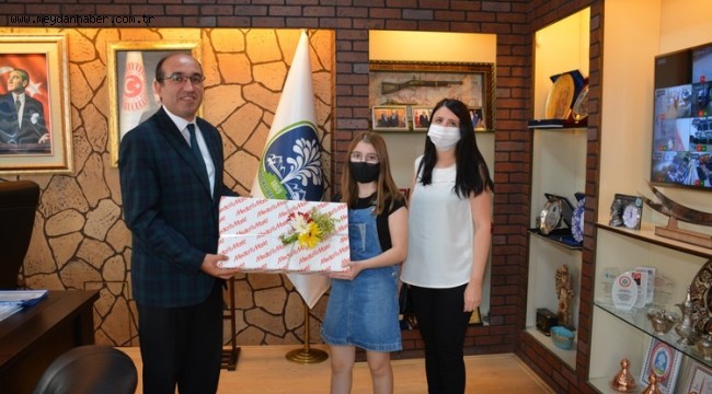 DÜNYA ŞAMPİYONU KIZIMIZA BAŞKAN ÇÖL'DEN HEDİYE