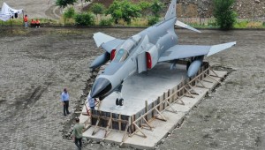 F4 FANTOM SAVAŞ UÇAĞI RİZE'YE KONDU…