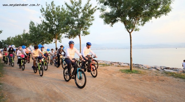 ''Gençler sizler bizim geleceğimizsiniz''