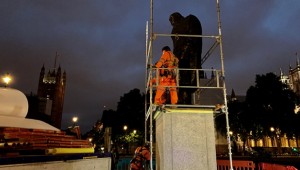 İngiltere'de Churchill'in heykeli korumaya alındı