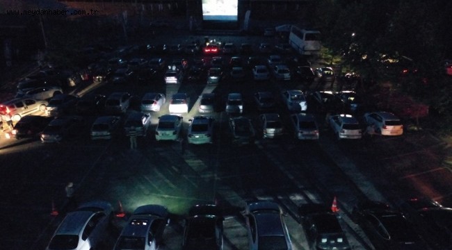 Kandıra'da arabada sinema keyfi yaşandı