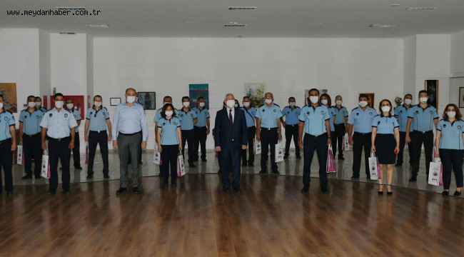 Karabağlar'da koronavirüs salgınına karşı mücadele özverili çalışmalarla sürüyor. 