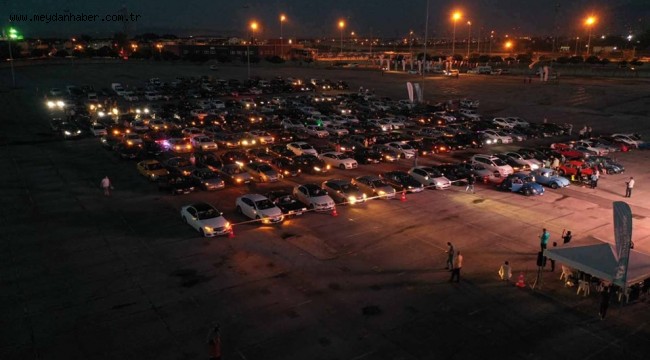 Kartepe'de arabada sinemaya yoğun ilgi