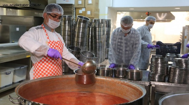 KÜÇÜKÇEKMECE'DE HER HAFTA 5 BİN 790 PORSİYON SICAK YEMEK