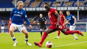 Lider Liverpool Everton'la berabere kaldı