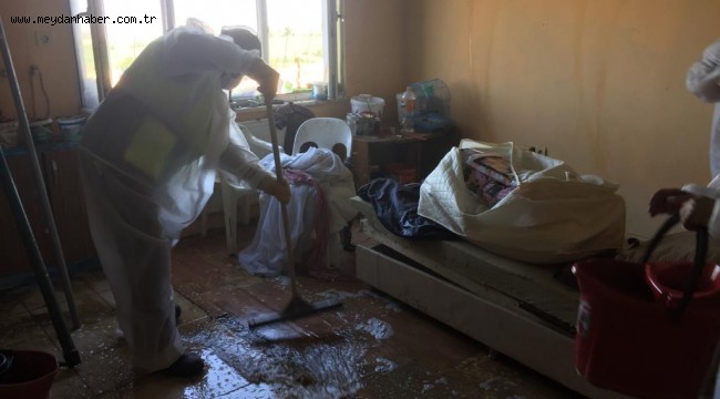 MALKARA BELEDİYESİ EKİPLERİ TARAFINDAN HALK SAĞLIĞINI TEHDİT EDEN ÇÖP EVİN TEMİZLİĞİ GERÇEKLEŞTİRİLDİ