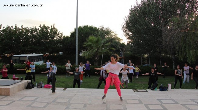 Ödemiş Belediyesi'nden sosyal mesafeli zumba ve pilates kursları
