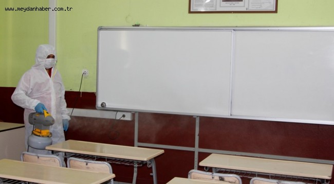 Ödemiş Belediyesi sınav merkezlerini dezenfekte ediyor