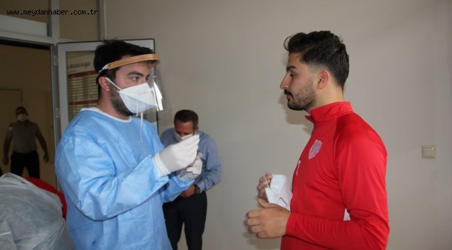 Önce koronavirüs testi, sonra topbaşı