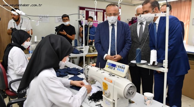 Valimiz Ali Fuat Atik Pamukkale Osman Aydınlı Mesleki ve Teknik Anadolu Lisesi Maske Üretim Atölyesini Ziyaret Etti