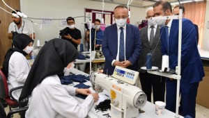 Valimiz Ali Fuat Atik Pamukkale Osman Aydınlı Mesleki ve Teknik Anadolu Lisesi Maske Üretim Atölyesini Ziyaret Etti