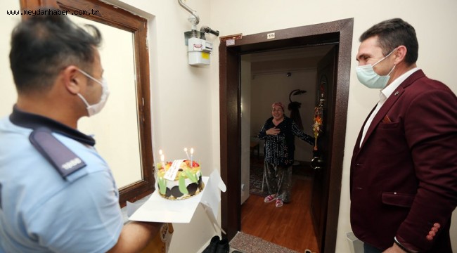 Yenimahalle Belediyesi'nden Eroğlu çiftine 42. yıl jesti