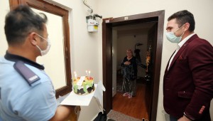 Yenimahalle Belediyesi'nden Eroğlu çiftine 42. yıl jesti