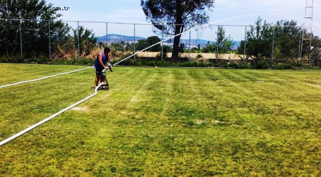 YUNUSEMRE'DE FUTBOL TESİSLERİ YENİ SEZONA HAZIRLANIYOR