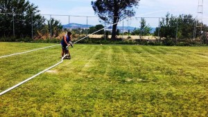 YUNUSEMRE'DE FUTBOL TESİSLERİ YENİ SEZONA HAZIRLANIYOR