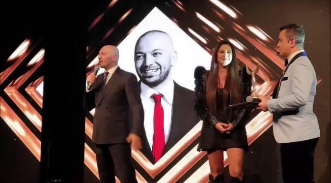 "ALTIN Zİ̇RVE ÖDÜL TÖRENİNDE" Yılın En İyileri Seçilecek!