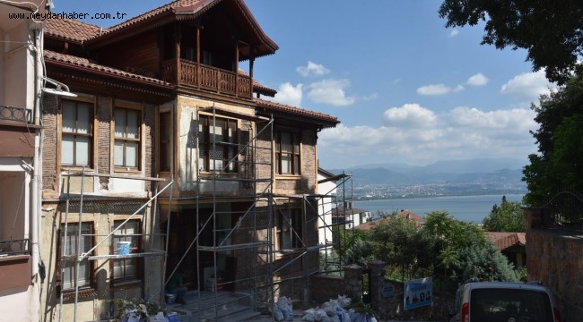 Başkan Hürriyet tarihi İzmit evlerine sahip çıkıyor