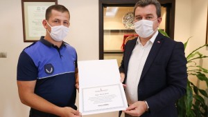 Başkan Koştu'dan dedektif gibi çalışan zabıtaya ödül