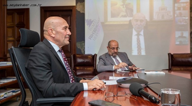 Başkan Soyer Fikir Önderleri Forumu'nda projelerini anlattı