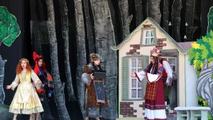 Büyükşehir Belediyesinden çocuklara yönelik açık alanda tiyatro gösterimi