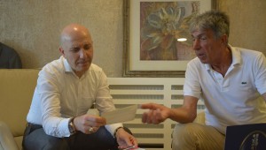 Eski milli futbolcudan Başkan Özbaş'a ziyaret