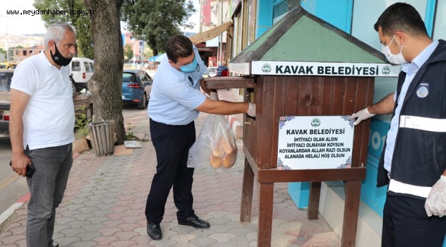 KAVAK EKMEĞİNİ KARDEŞİYLE PAYLAŞIYOR