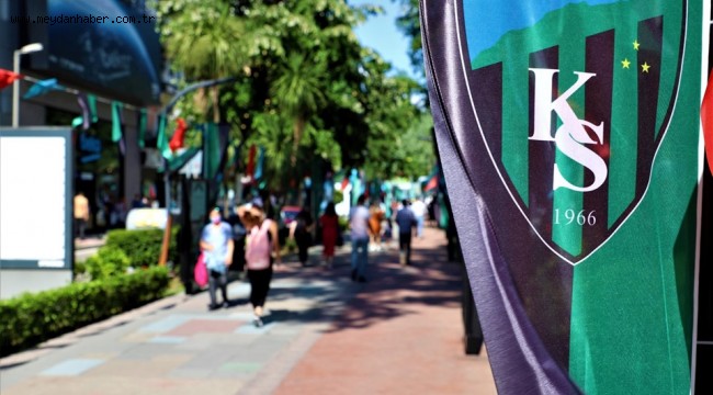 Kent yeşil siyaha büründü