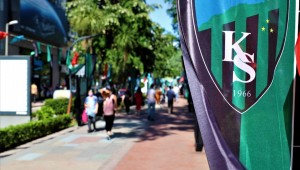 Kent yeşil siyaha büründü