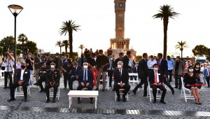 Konak Meydanı'nda 15 Temmuz anması