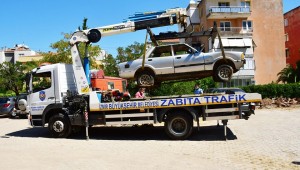 Narlıdere'de hurda araçlar toplanıyor