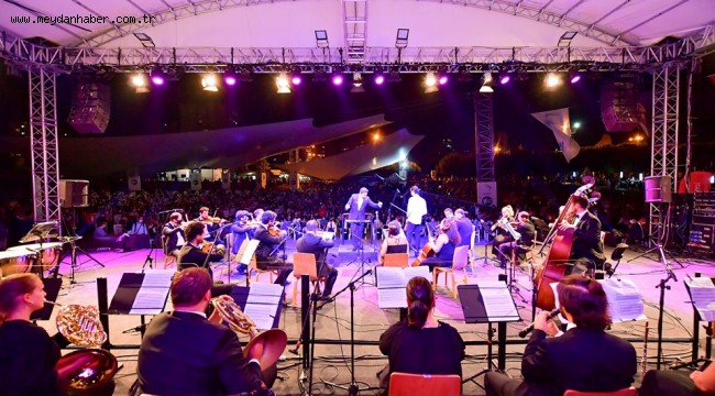 BEYLİKDÜZÜ KLASİK'TE MOZART RÜZGARI